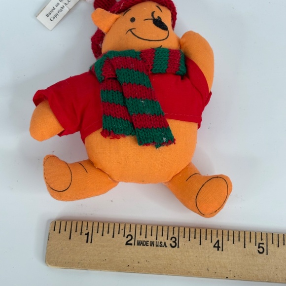 Vintage Winnie The Pooh Mini Plush Ornament Christmas Scarf Hat Winter Retro - Picture 7 of 8
